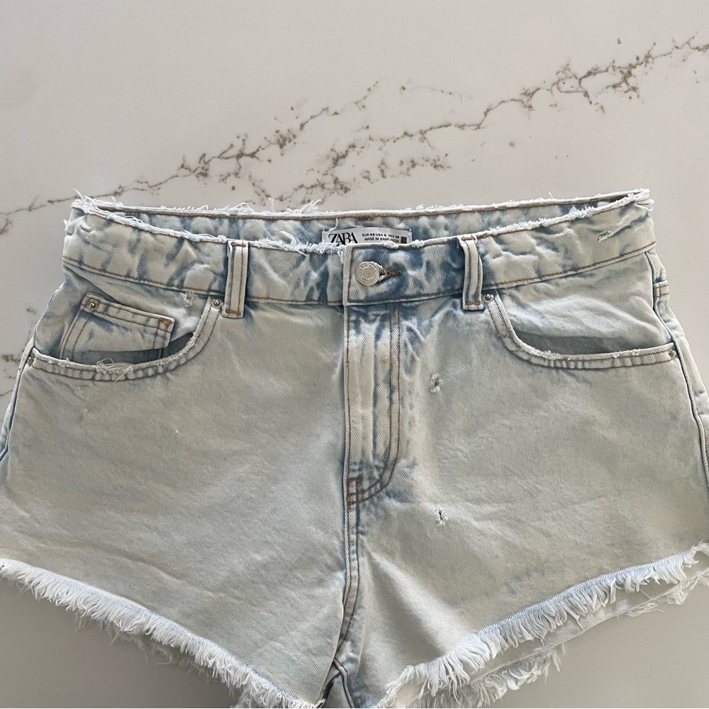 ZARA HIGH WAIST RIPPED BLACK DENIM JEAN SHORTS!